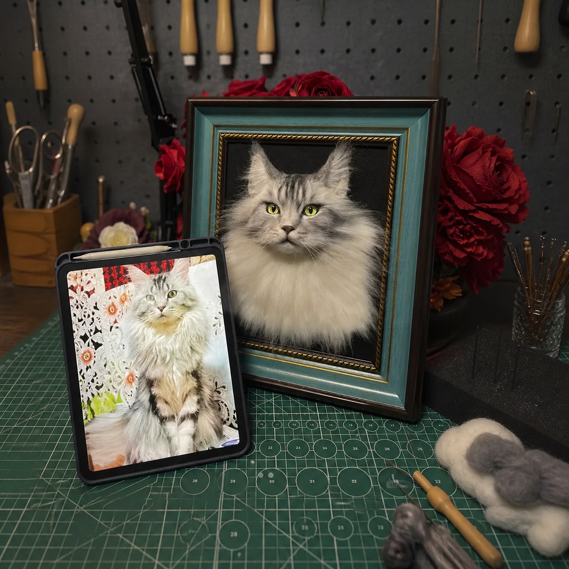 Custom needle-felt framed cat portrait by Feltmigo